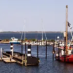 Strandtangen 3*