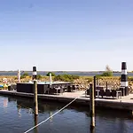 Hotel Strandtangen 3*