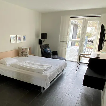 Strandtangen 3*