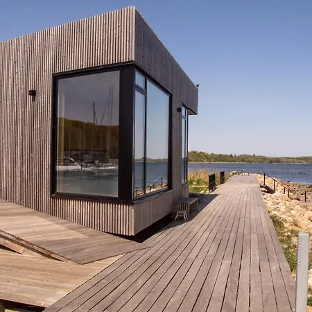 Strandtangen 3*