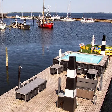 Strandtangen Hotel 3*