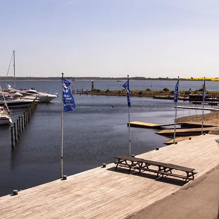 Strandtangen 3*