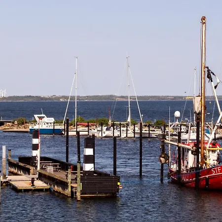 Strandtangen 3*