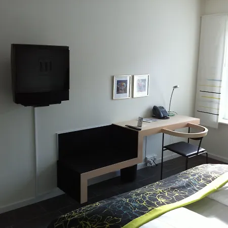 Strandtangen 3*
