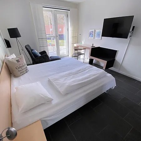 Hotel Strandtangen 3*