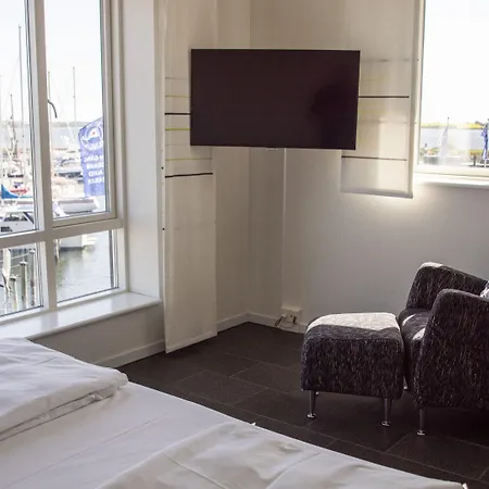 Hotel Strandtangen 3*