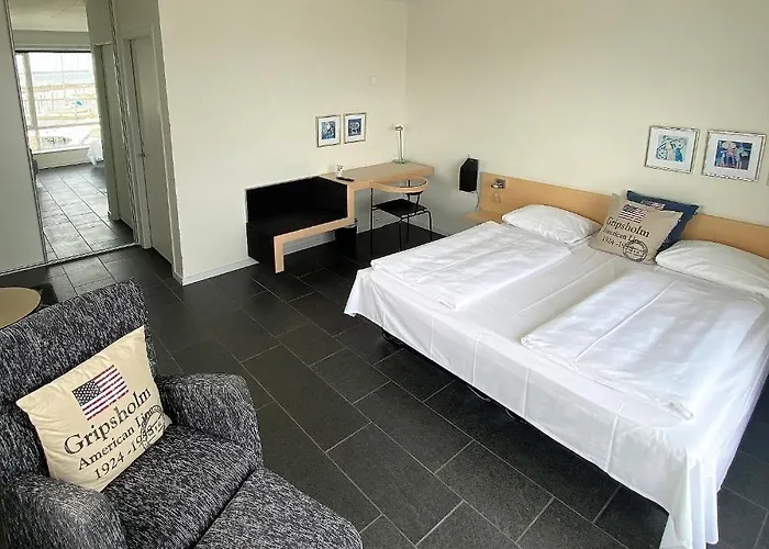 Hotel Strandtangen 3*