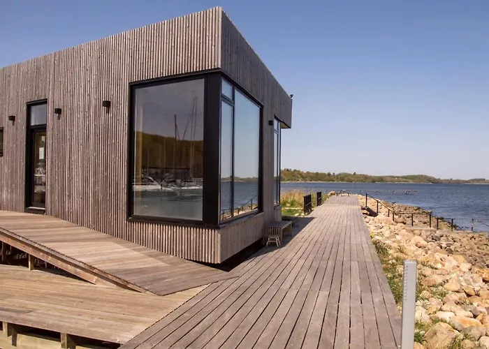 Strandtangen 3*