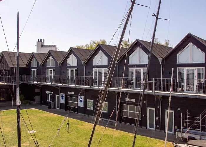 Hotel Strandtangen 3*