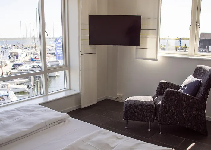 Hotel Strandtangen 3*